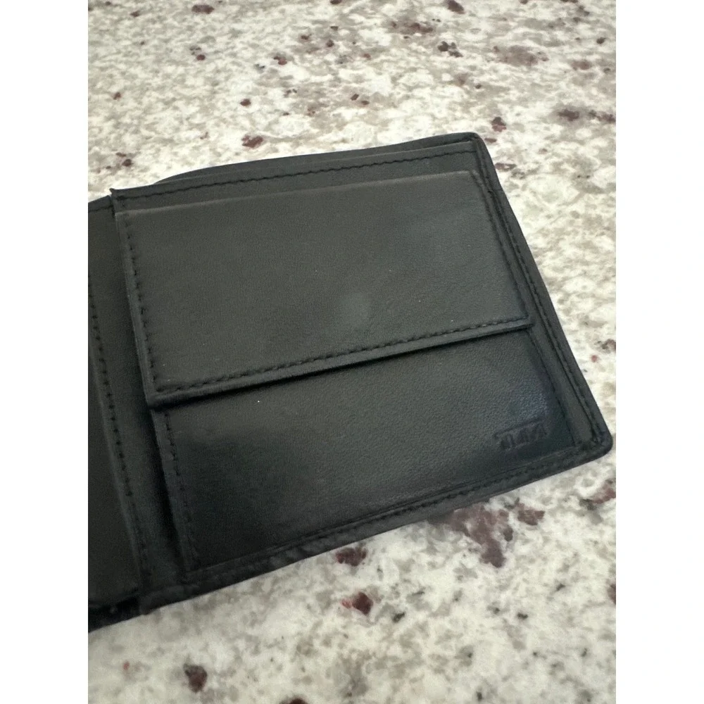 Tumi Alpha Global Black Wallet With Coin Pocket